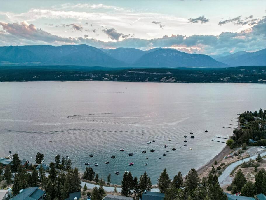 Oasis Getaway, Mins To Lake, King Bed, Dbl Garage Invermere Exterior foto